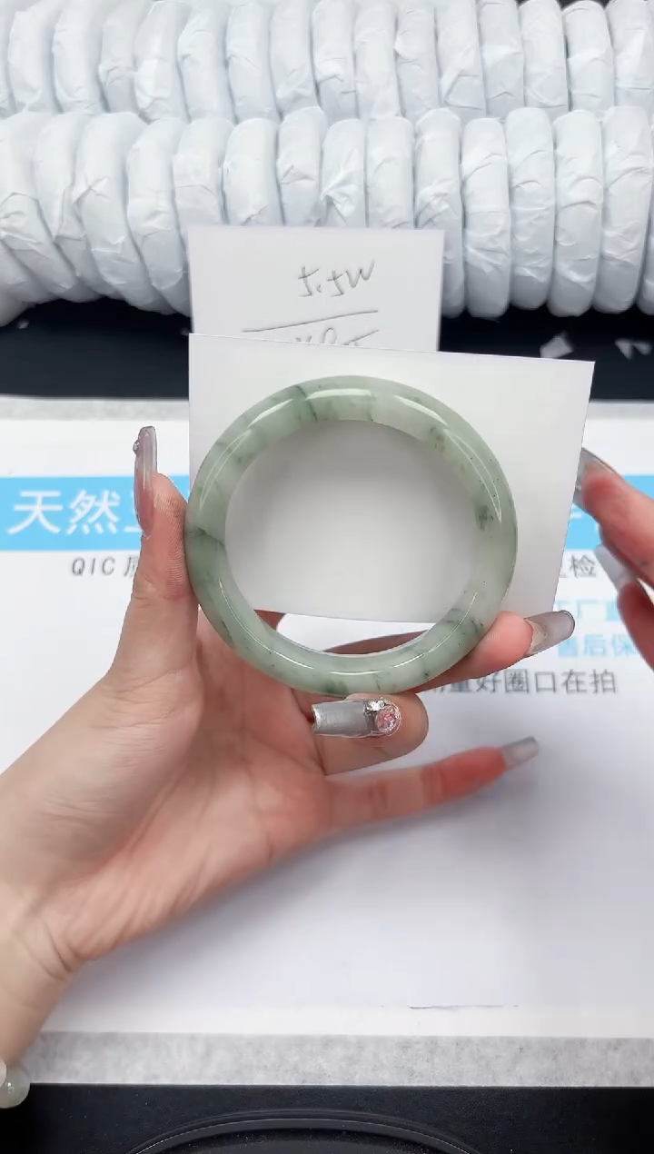 【闪购商品】石英质玉手镯未镶嵌708-58.7