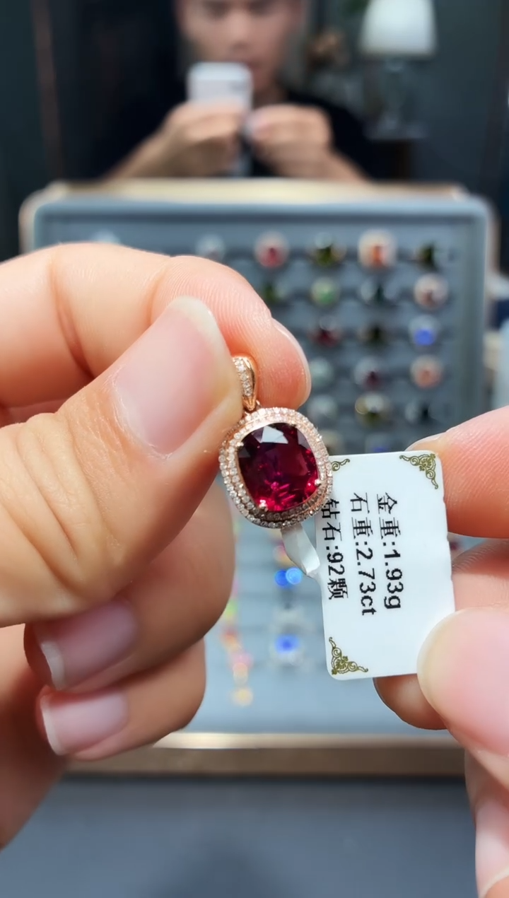 颈饰18K金镶嵌碧玺2.73.