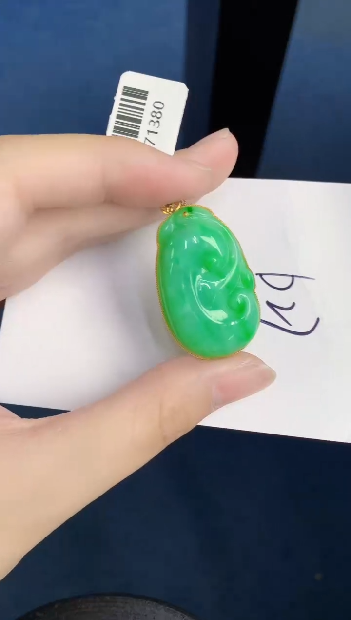 翡翠18K金镶嵌颈饰000000000