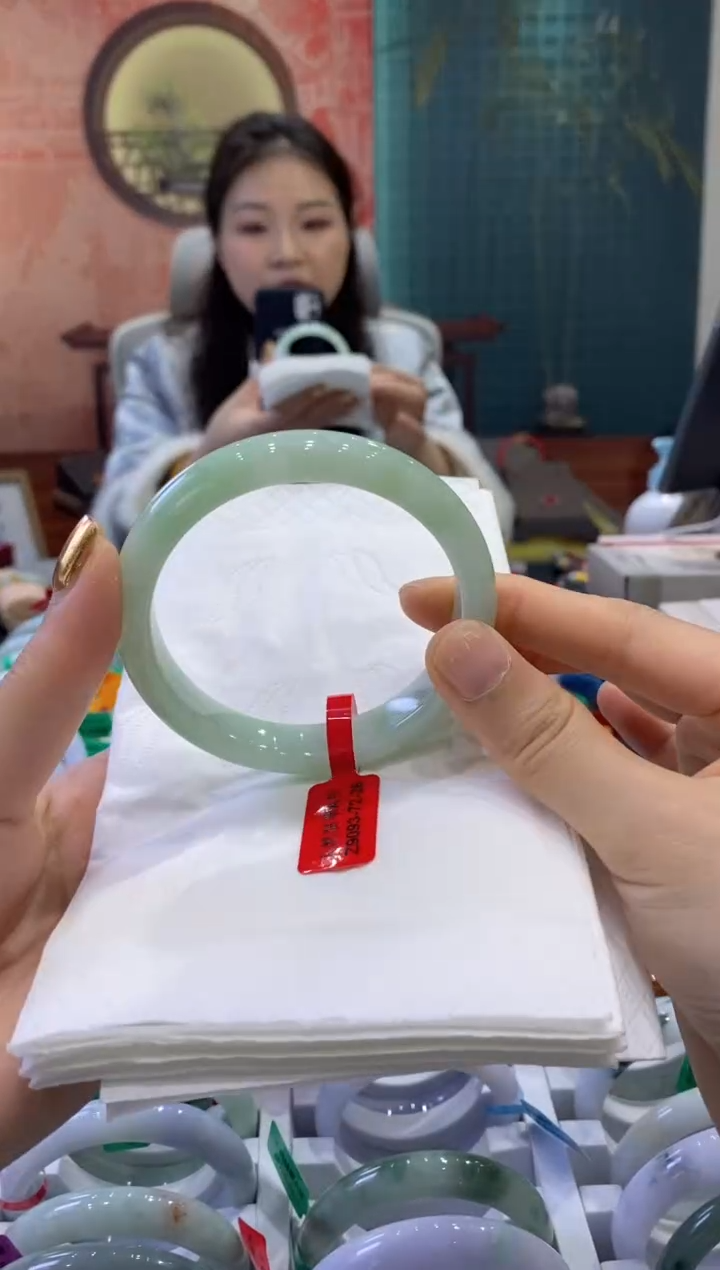 【闪购商品】翡翠手镯未镶嵌多人09396