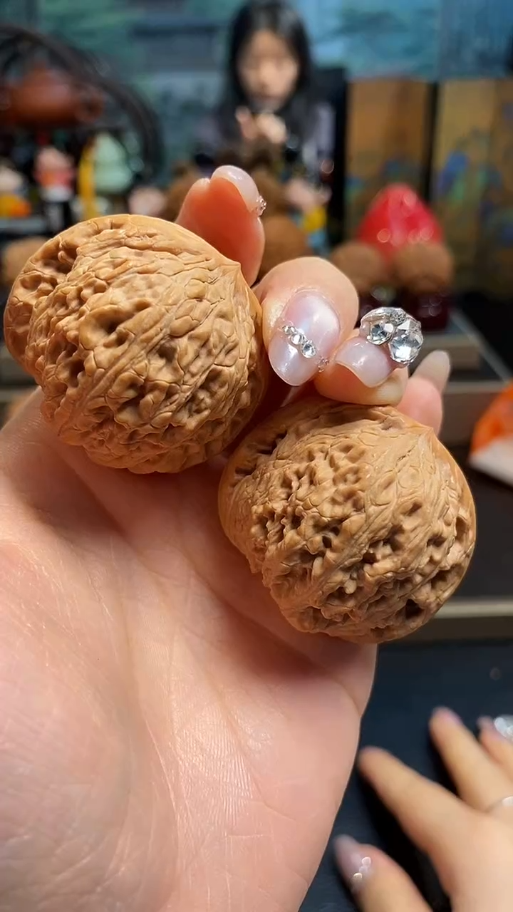 【闪购商品】文玩核桃吊坠D729绣球42