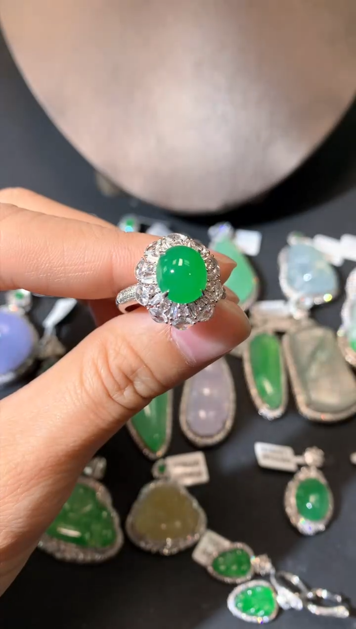 【闪购商品】翡翠吊坠(不含链)18K金镶嵌戒指