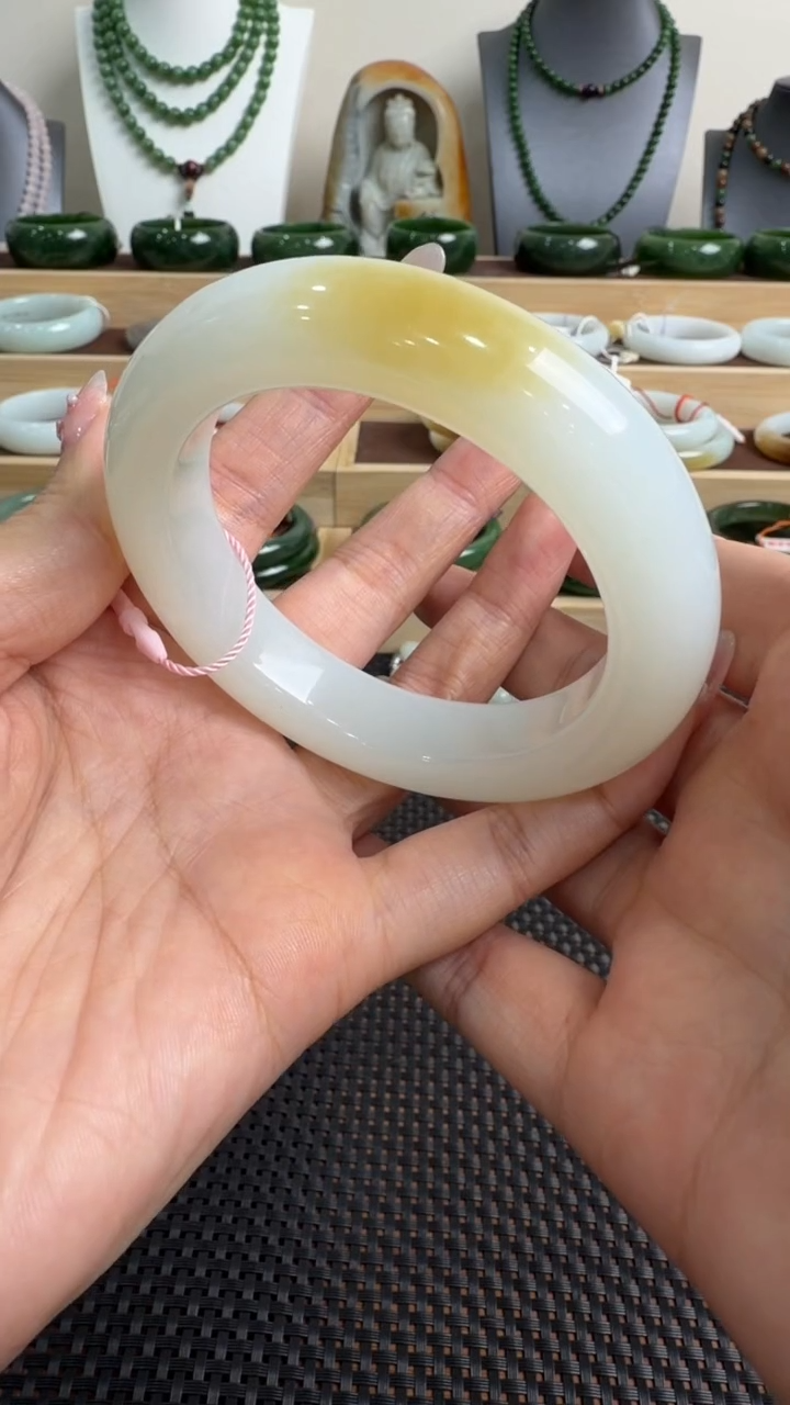 颈饰未镶嵌和田玉手镯60+