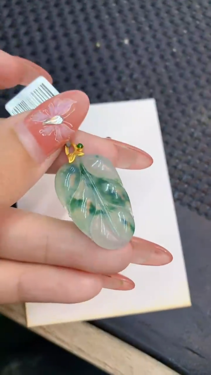 颈饰18K金镶嵌翡翠1