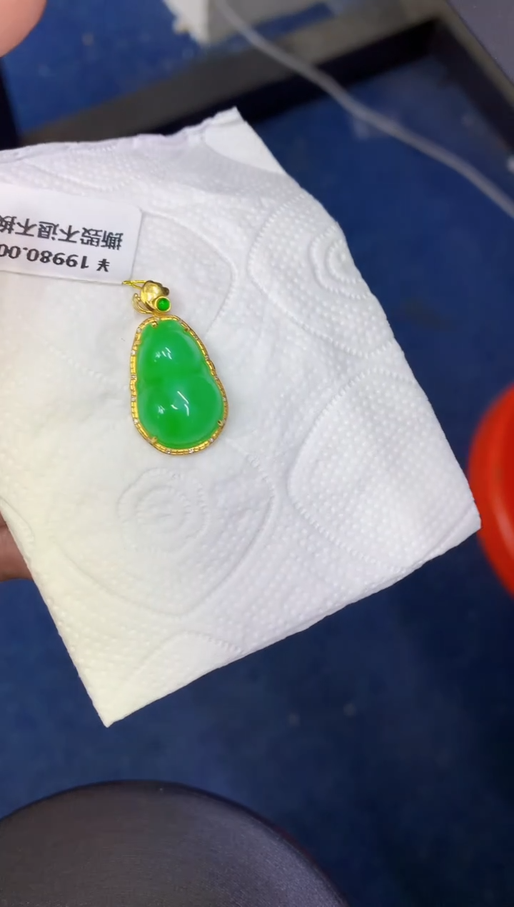 颈饰18K金镶嵌翡翠缅甸天然翡翠A货