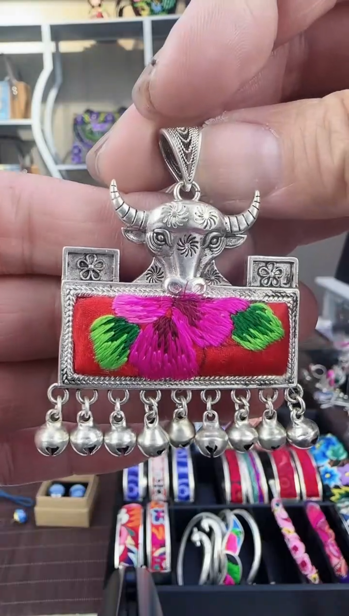 【闪购商品】织绣非遗手工刺绣吊坠