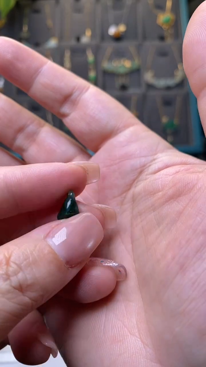 颈饰未镶嵌翡翠净货40245