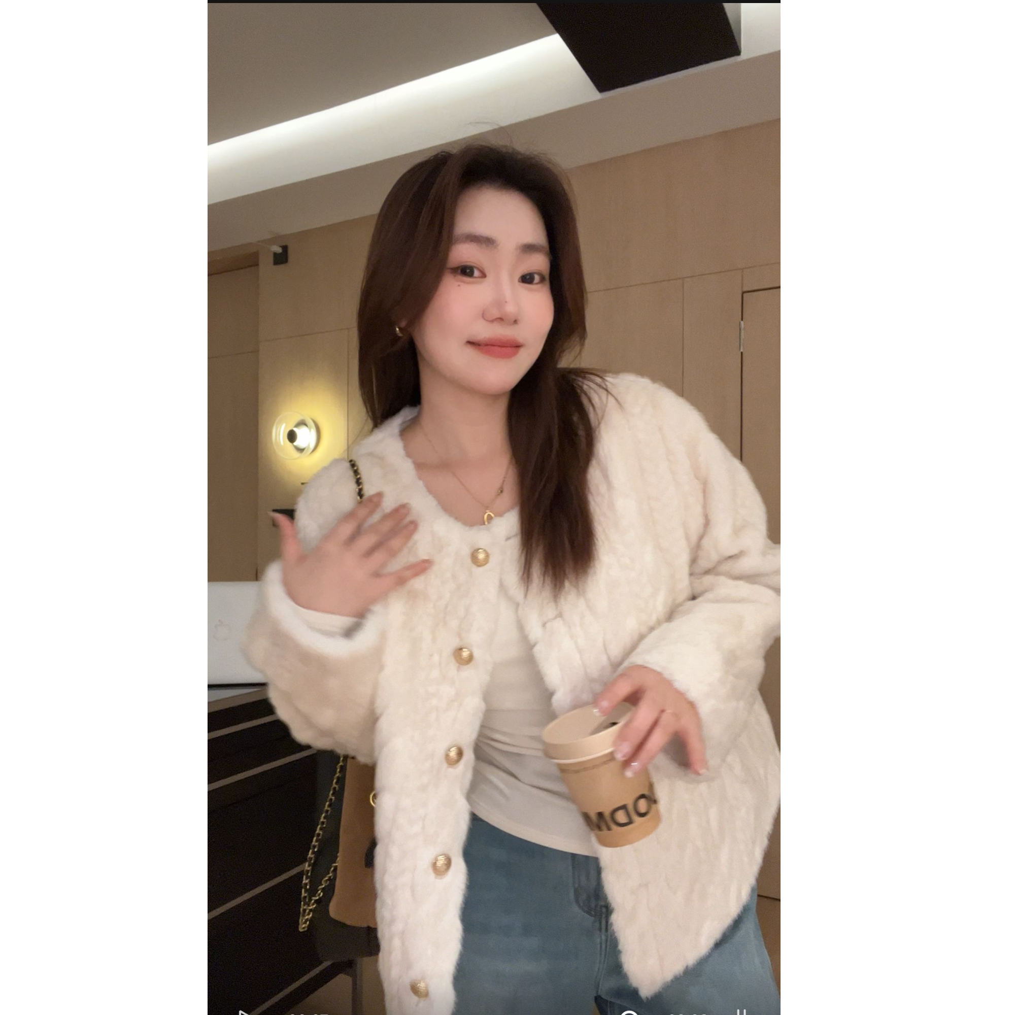 现货大婉酱微胖定【白兔奶糖】韩系千金风环保草毛毛一体外套9952D