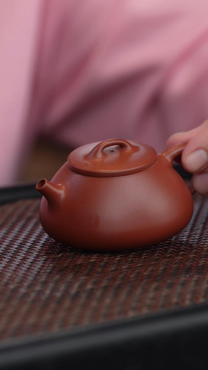 【闪购商品】宜兴紫砂原矿红降坡石瓢100cc左右