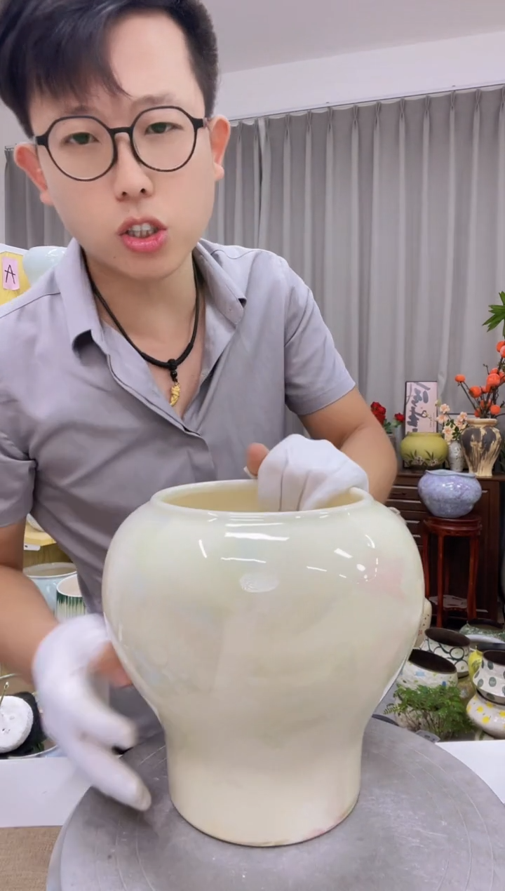 陶瓷花盆 8.13   颜色浅