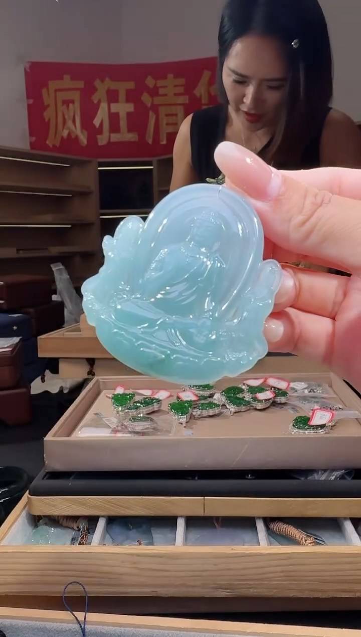 翡翠未镶嵌吊坠(不含链)纯天然A货翡翠吊坠（多样性发其一）