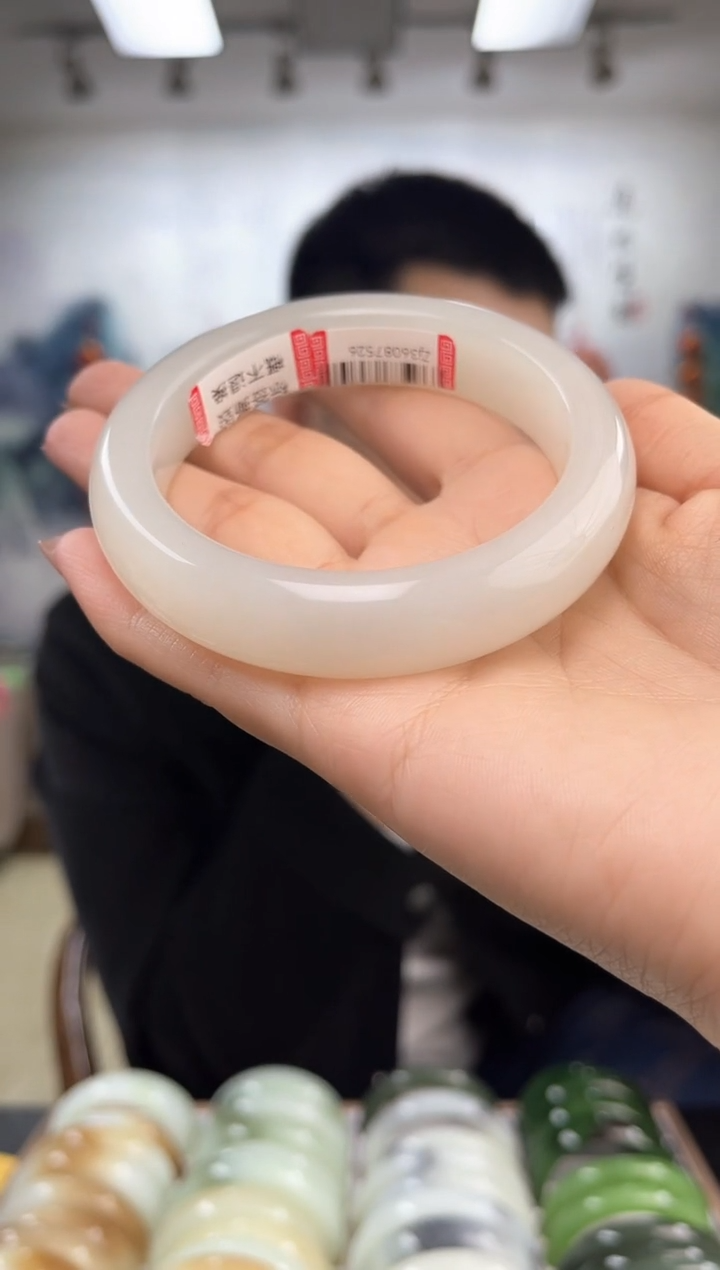 【闪购商品】和田玉手镯未镶嵌59圈口仅一只