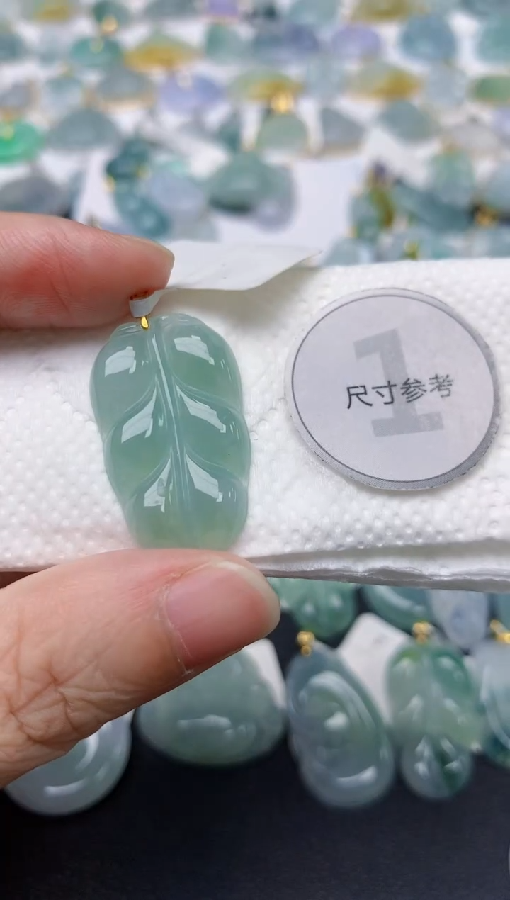 翡翠18K金镶嵌颈饰天然缅甸A货翡翠