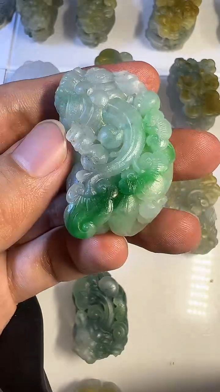 定制翡翠未镶嵌貔貅