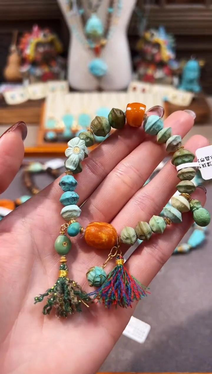 18K金镶嵌绿松石手链百香籽手链