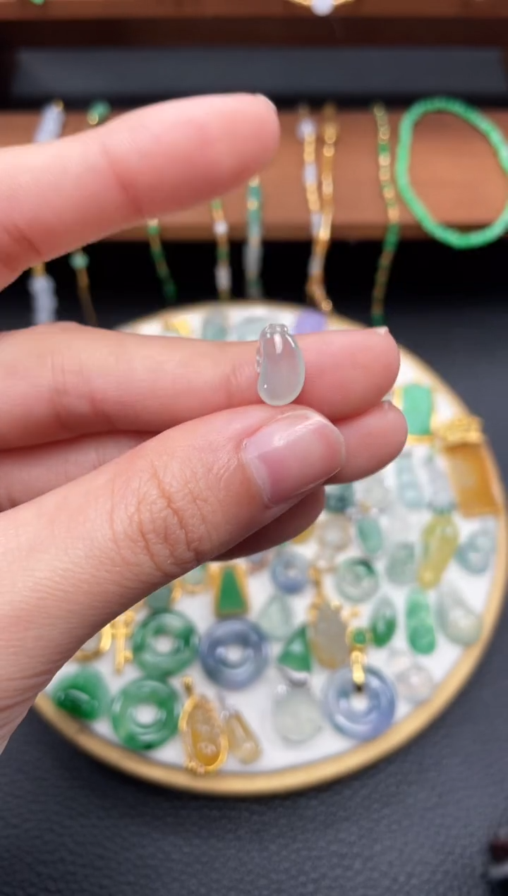 【闪购商品】翡翠吊坠(不含链)18K金镶嵌一个   JK285