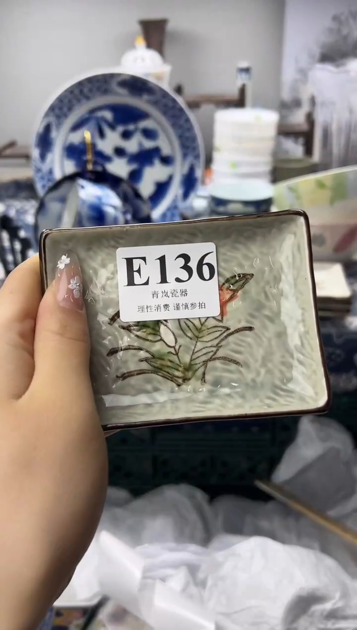 瓷片柒*    E136