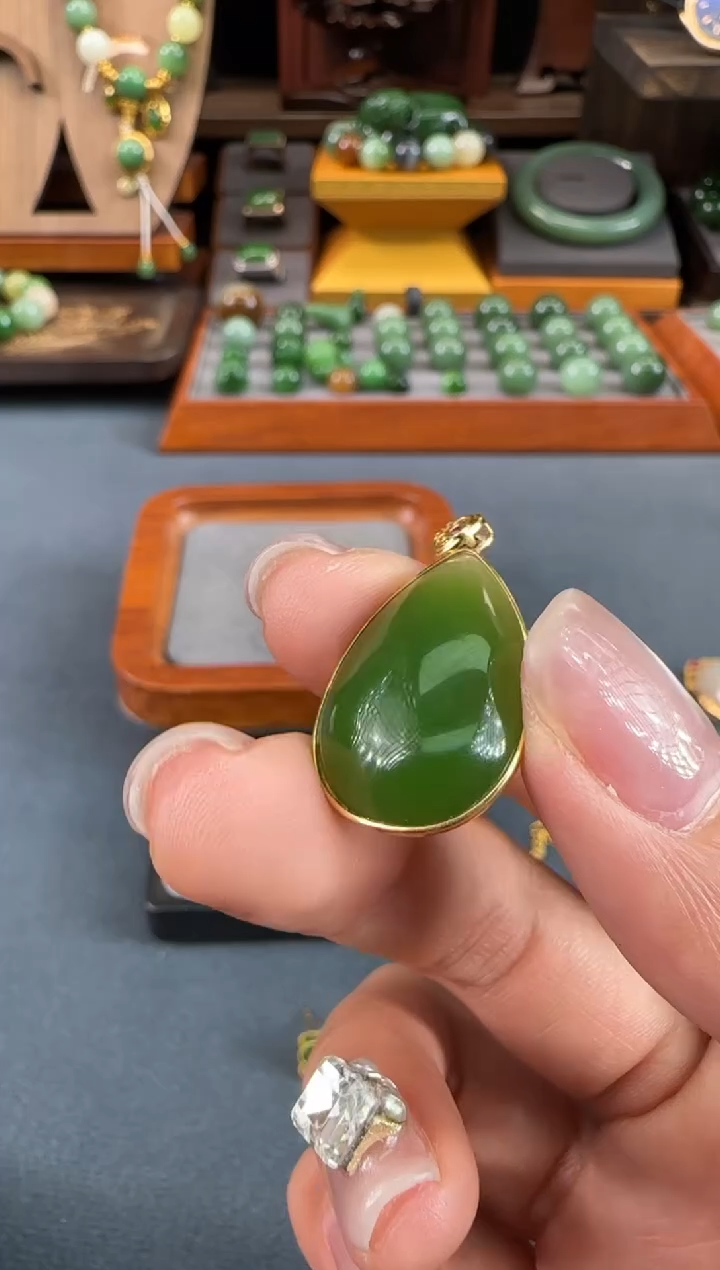 【闪购商品】和田玉吊坠18K金镶嵌1