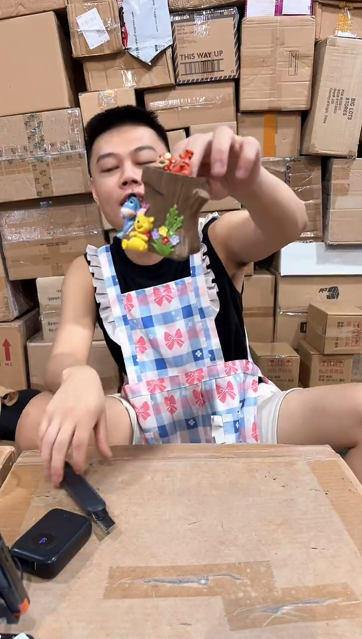 瓷片树脂维尼树桩笔筒