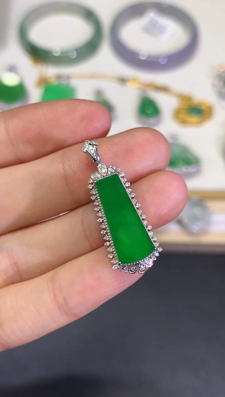 【闪购商品】翡翠颈饰18K金镶嵌团购62