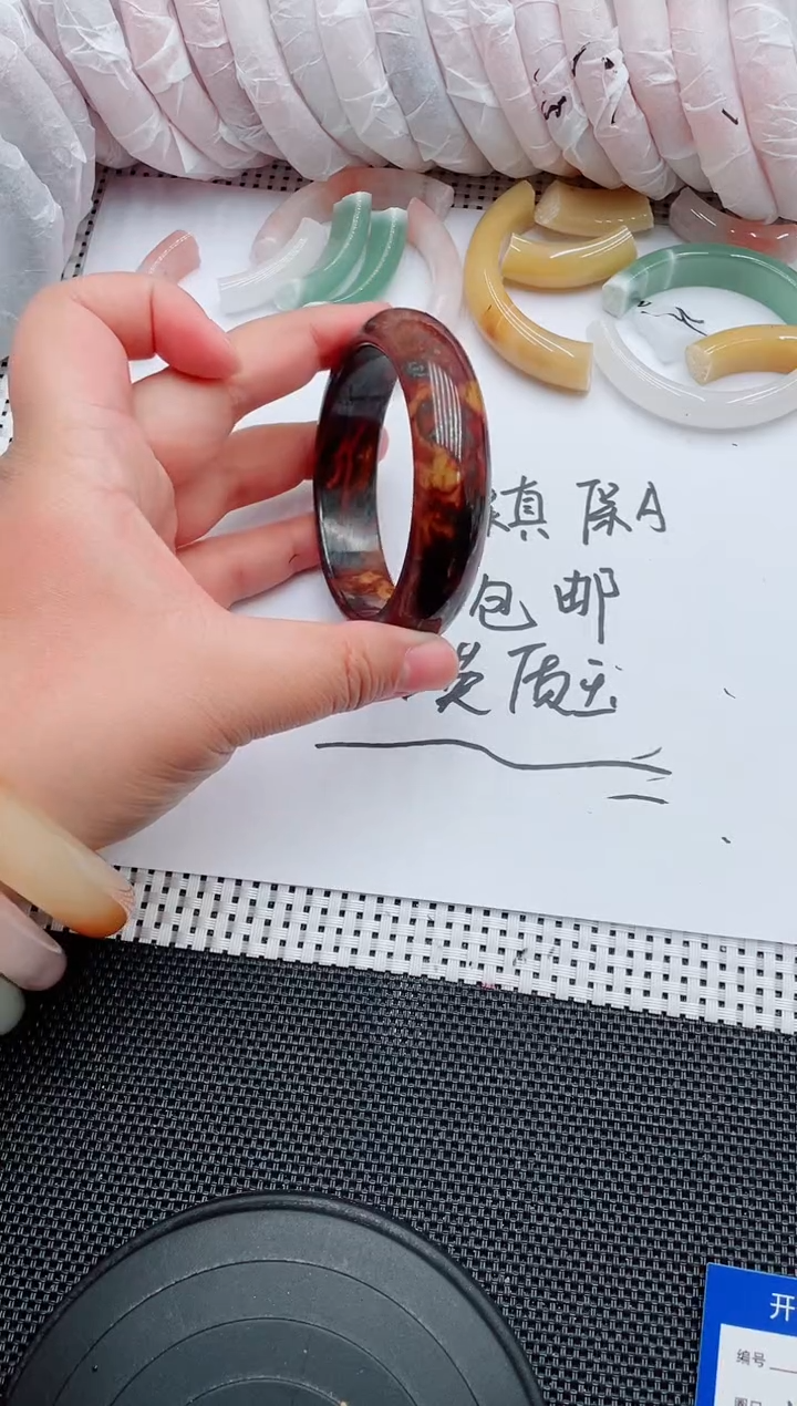 未镶嵌手镯石英质玉60-59-60