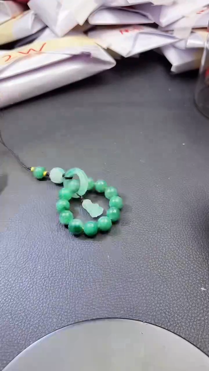 颈饰未镶嵌石英质玉0094384