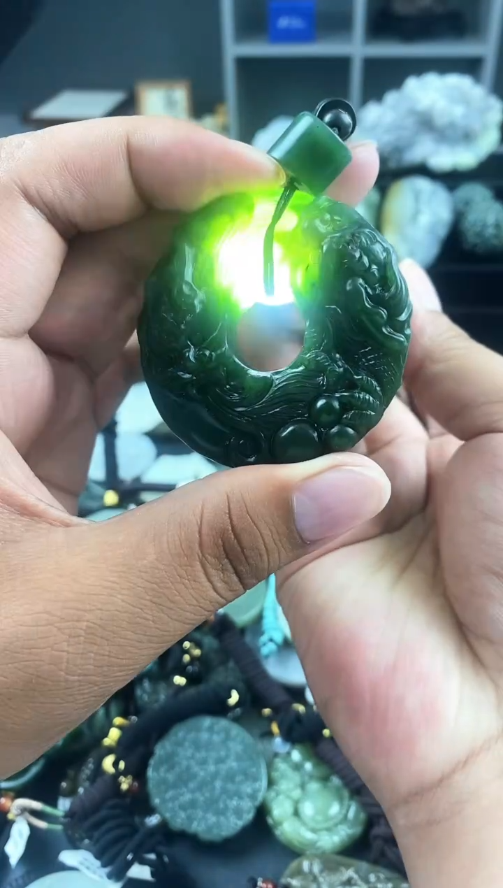 和田玉未镶嵌颈饰1