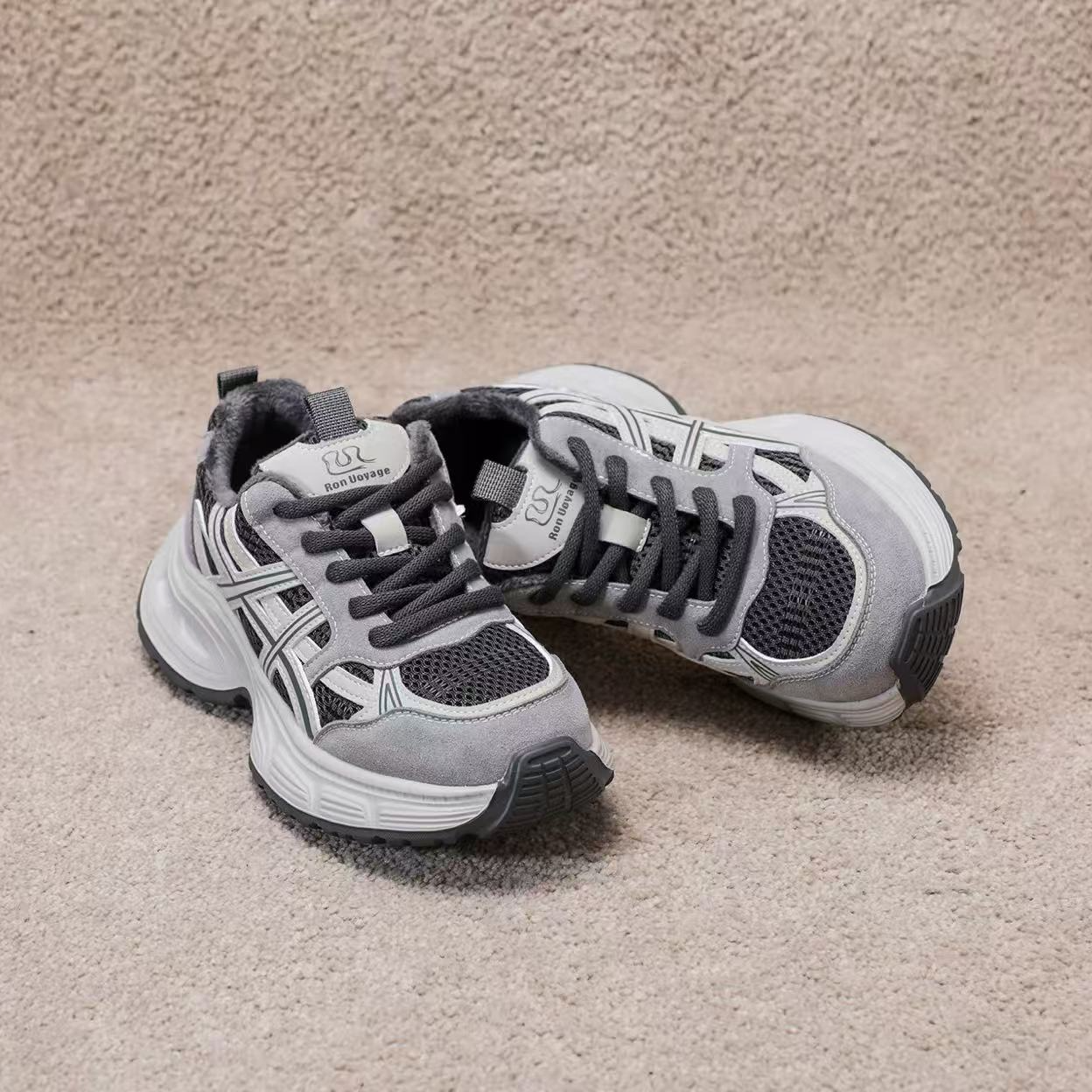 【牛牛 ～厂家福利】摩西迷妮~超轻呢~ 高品年货加绒老爹鞋