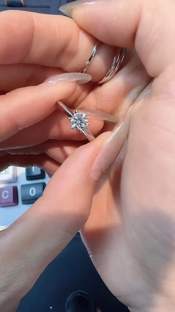 【闪购商品】钻石戒指/指环18K金镶嵌戒指