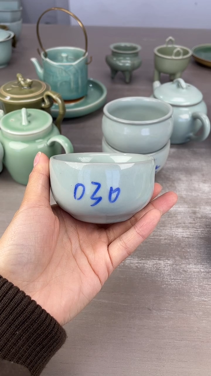 青瓷仓储福利清仓030