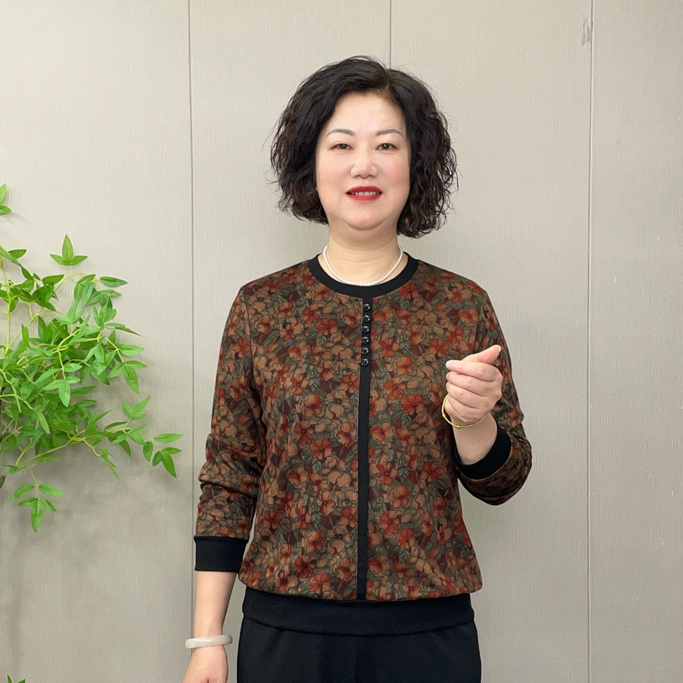 2025秋季新款时尚圆领中老年气质长袖宽松显瘦百搭遮肚中老年女装