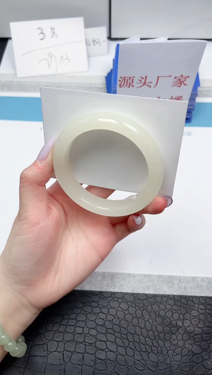 【闪购商品】石英质玉手镯未镶嵌A48-55.5