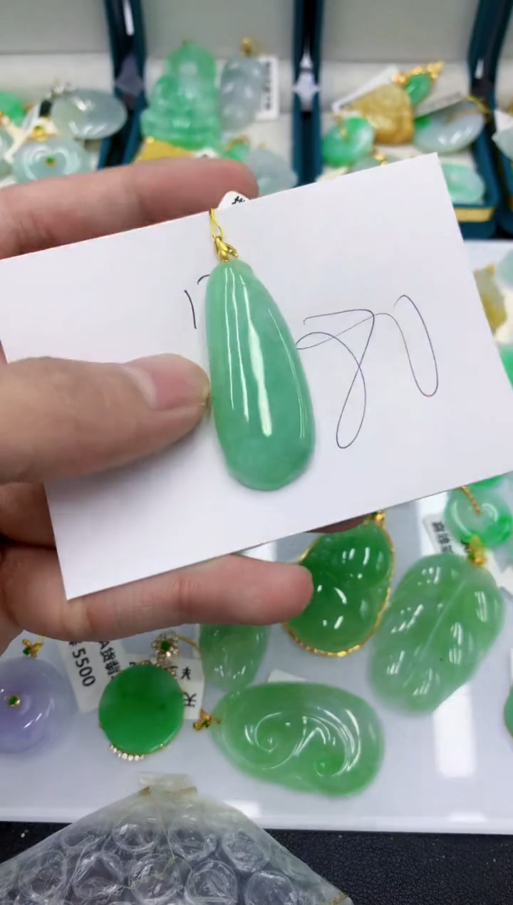 颈饰未镶嵌翡翠翡翠