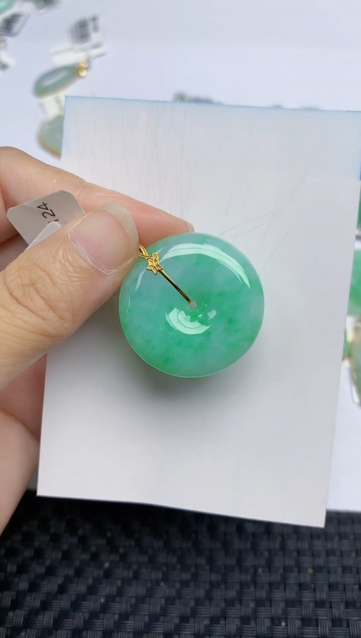 翡翠18K金镶嵌颈饰天然翡翠A货1