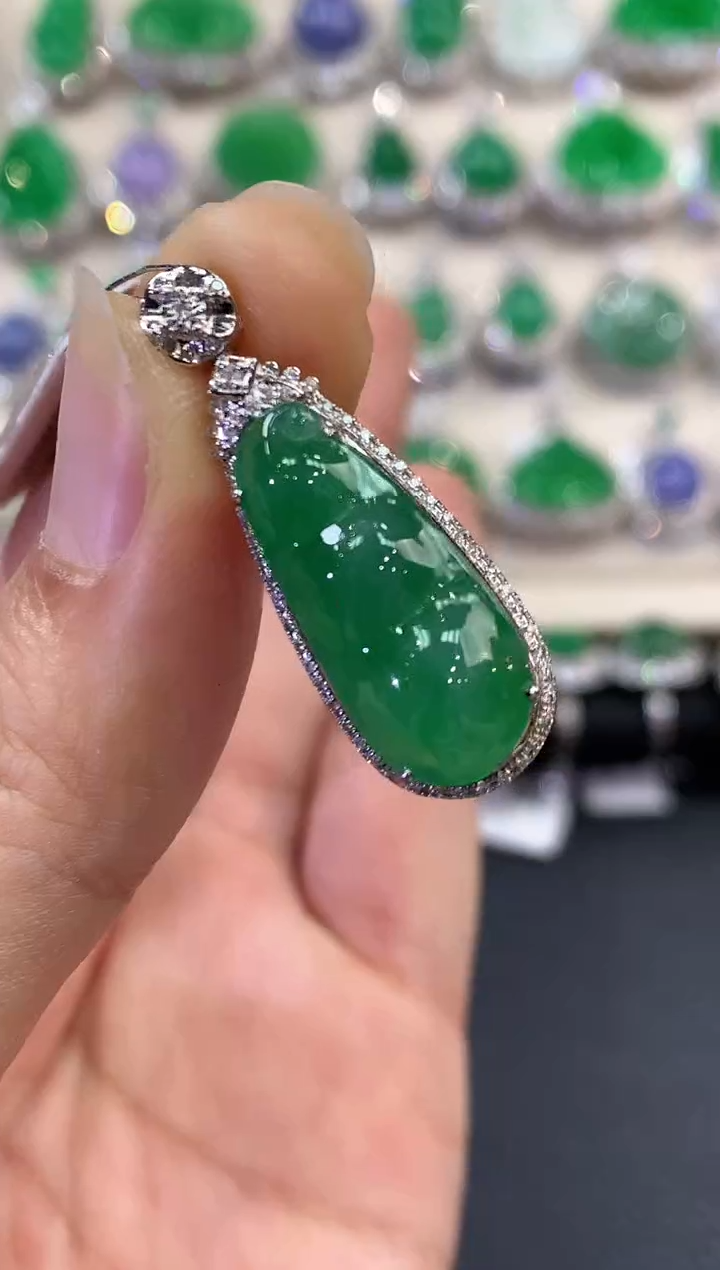 【闪购商品】翡翠吊坠(不含链)18K金镶嵌 C16