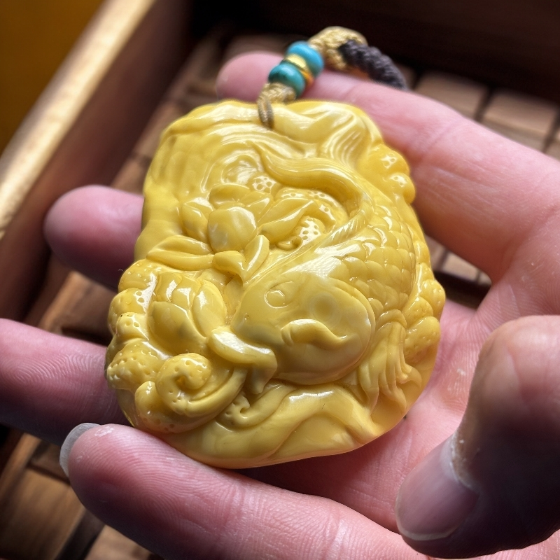 一颗年年有余图腾老蜜蜡蜡质非常极品