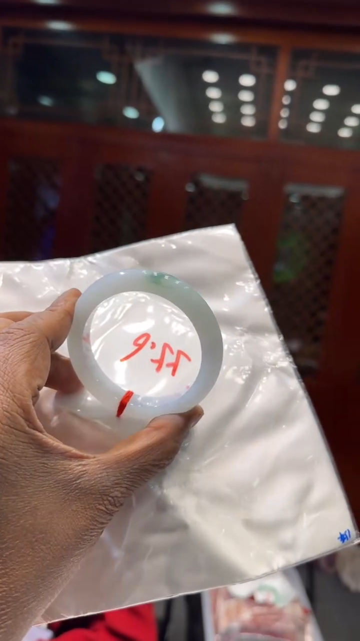 【闪购商品】翡翠手镯未镶嵌手镯