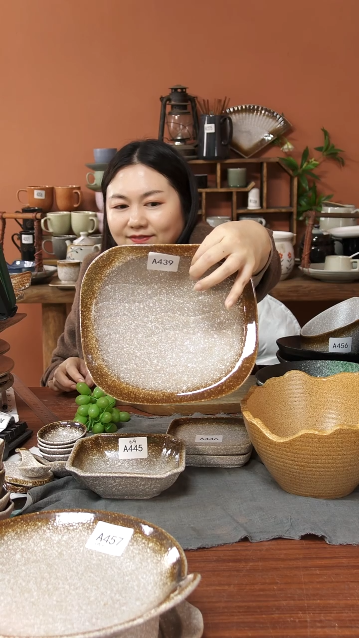 陶瓷A439 一只陶瓷粗陶四足元宝碗可能微瑕