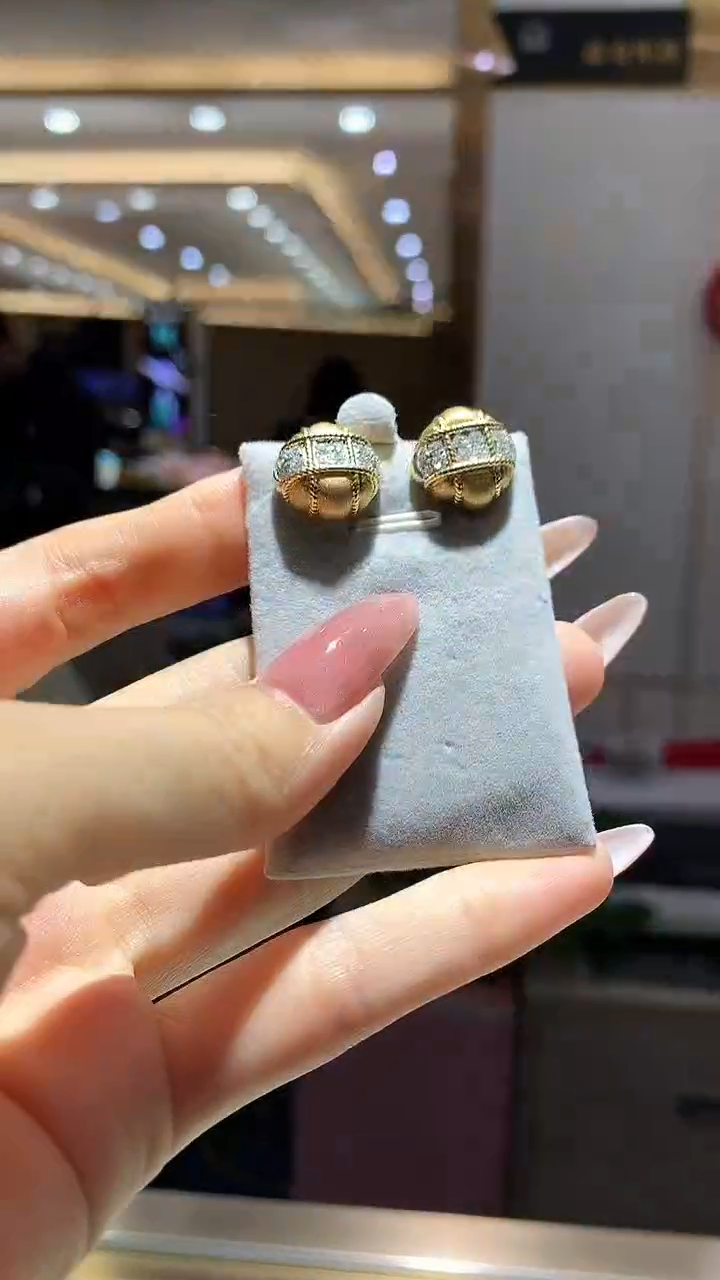 【闪购商品】钻石耳饰18K金镶嵌钻石耳饰CY