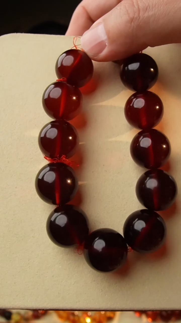 【闪购商品】琥珀裸石未镶嵌19+血珀手串