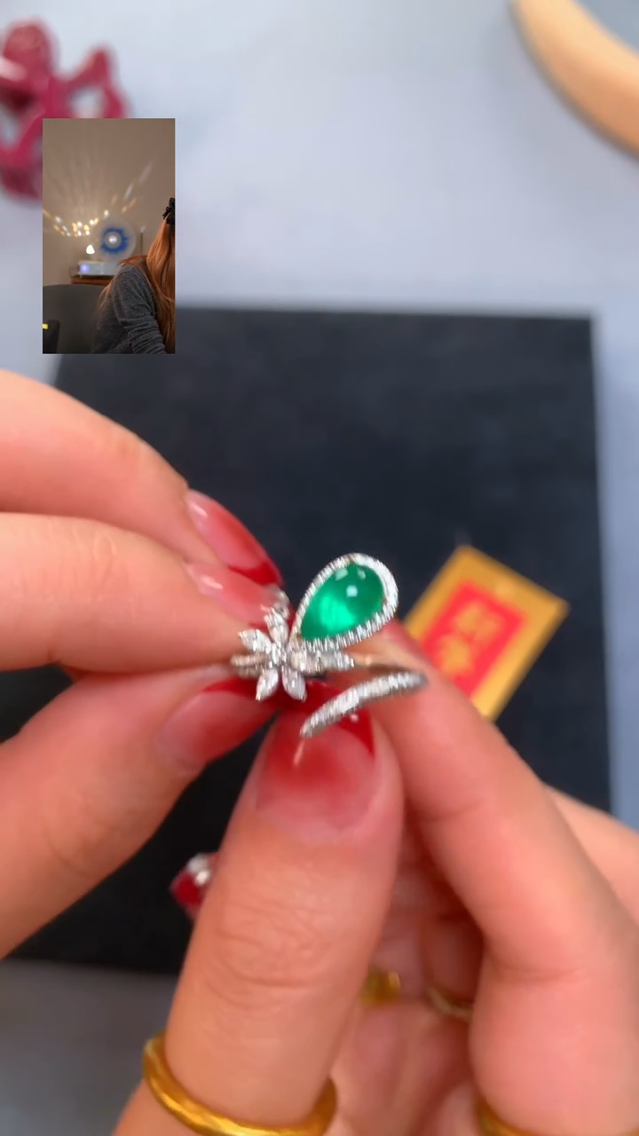 【闪购商品】祖母绿戒指18K金镶嵌祖母绿戒指