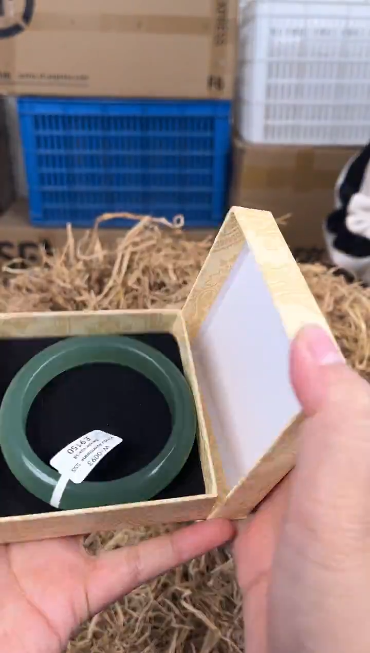 未镶嵌手镯石英质玉W0093