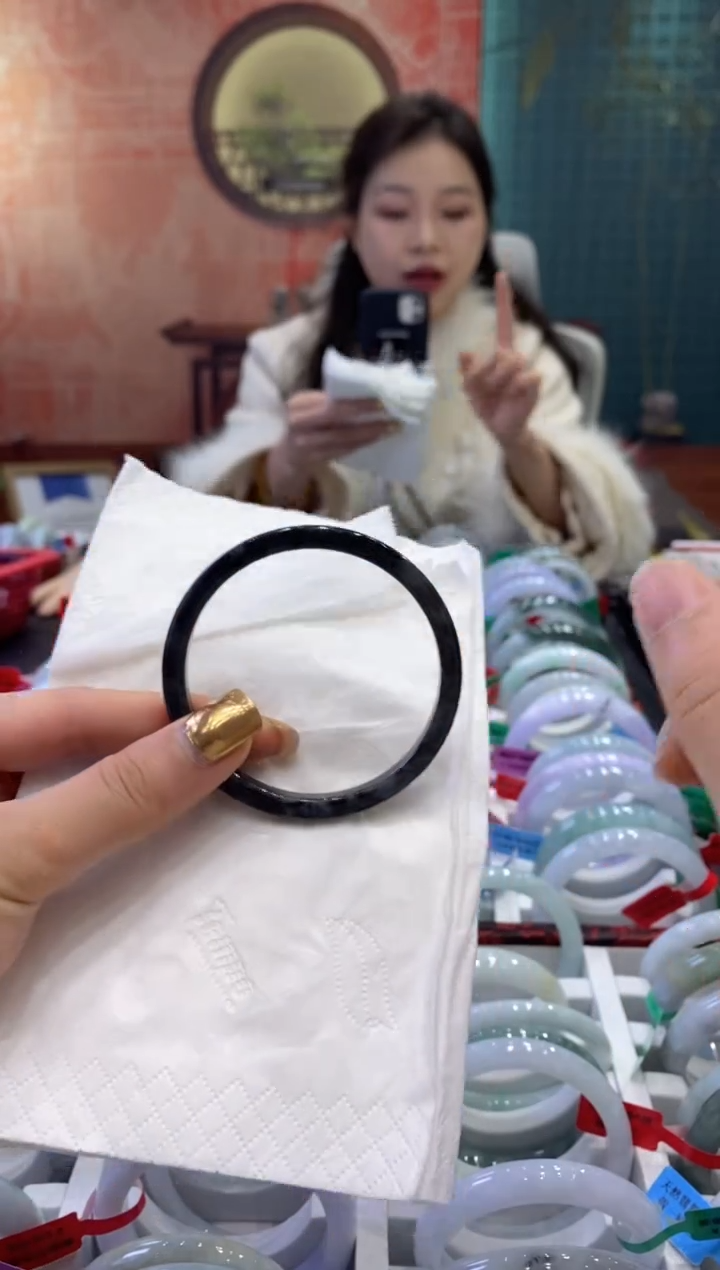 【闪购商品】翡翠手镯未镶嵌多人03827