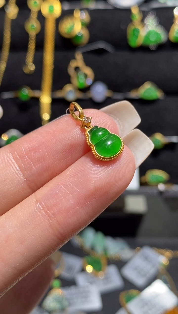 【闪购商品】翡翠颈饰18K金镶嵌吊坠