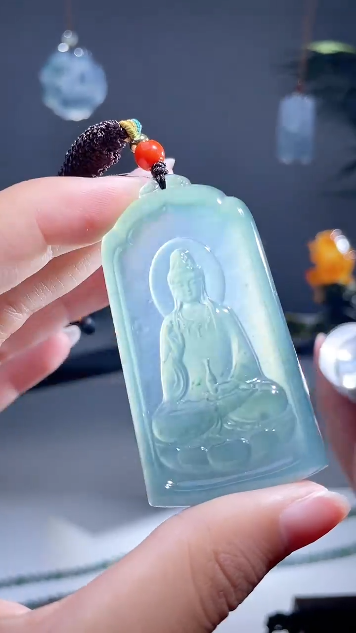 翡翠未镶嵌颈饰素衣观音
