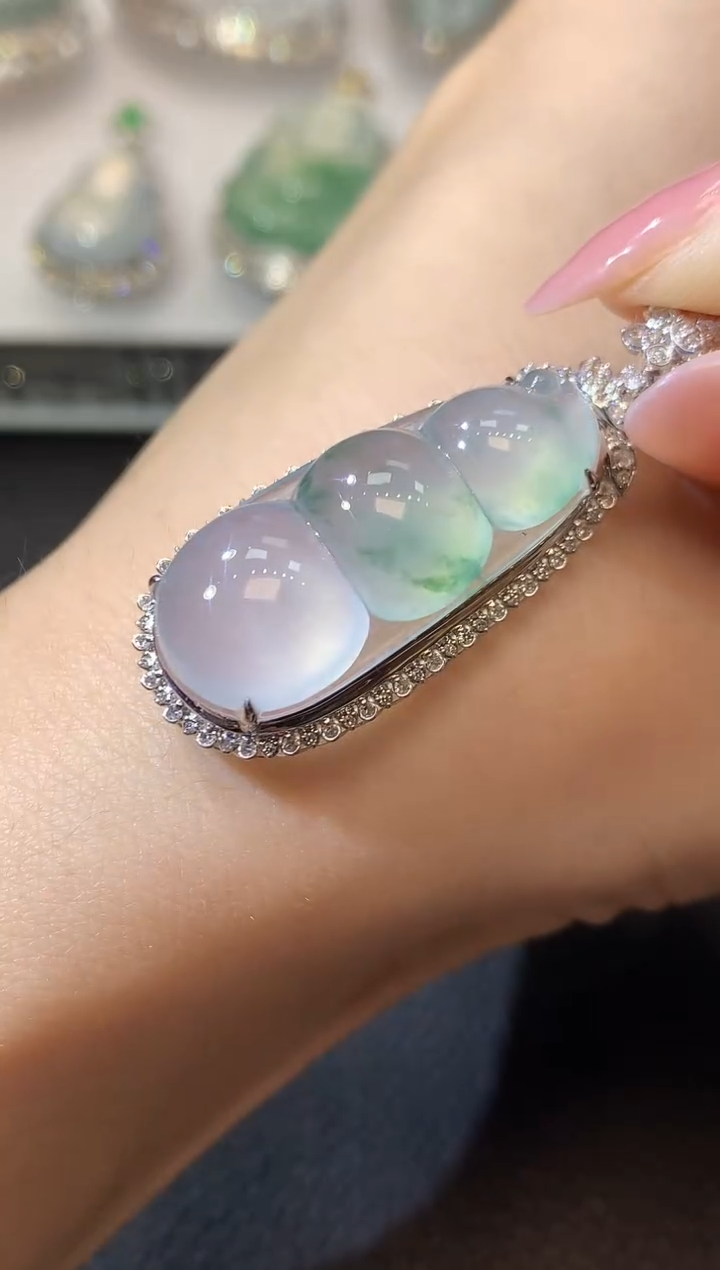 【闪购商品】翡翠吊坠(不含链)18K金镶嵌D46