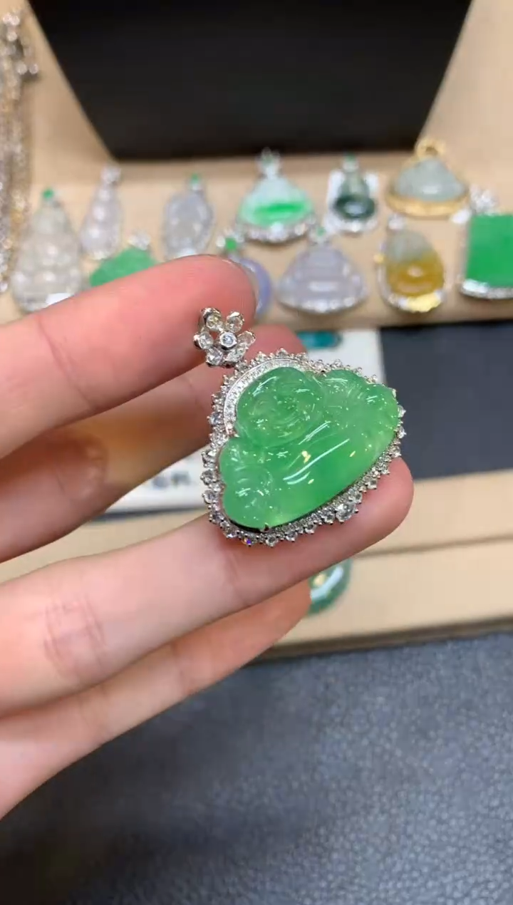 【闪购商品】翡翠颈饰18K金镶嵌佛公【无服务费】