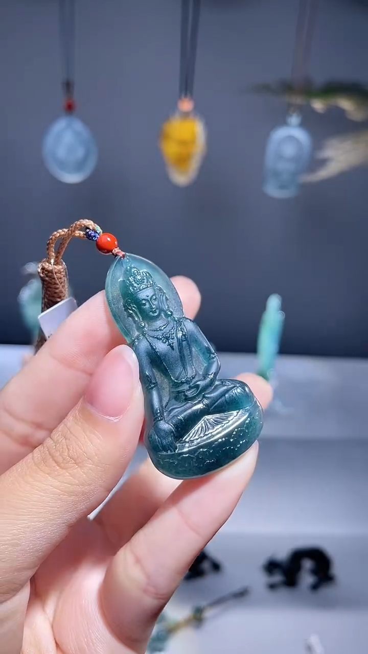 颈饰未镶嵌翡翠观音