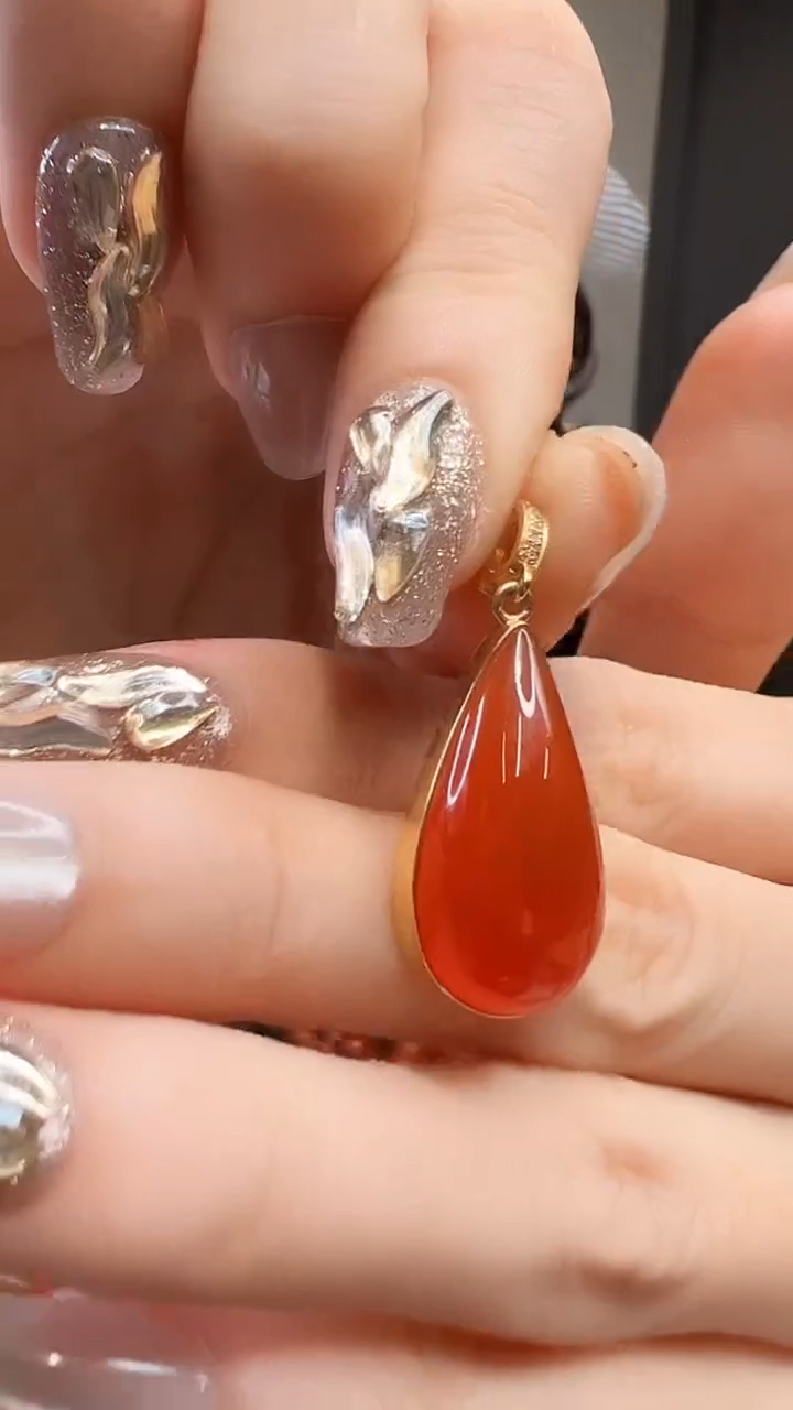 南红玛瑙18K金镶嵌吊坠(不含链)/水滴