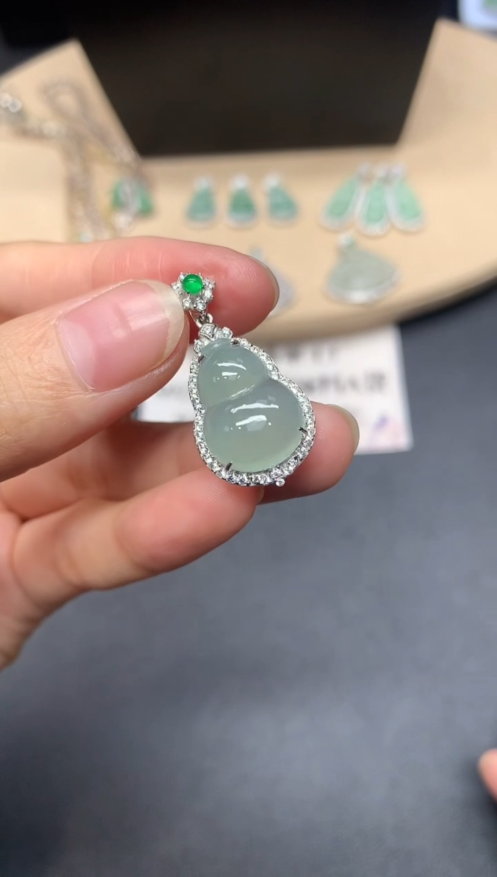 【闪购商品】翡翠吊坠(不含链)银S925镶嵌葫芦【多样性发其一】